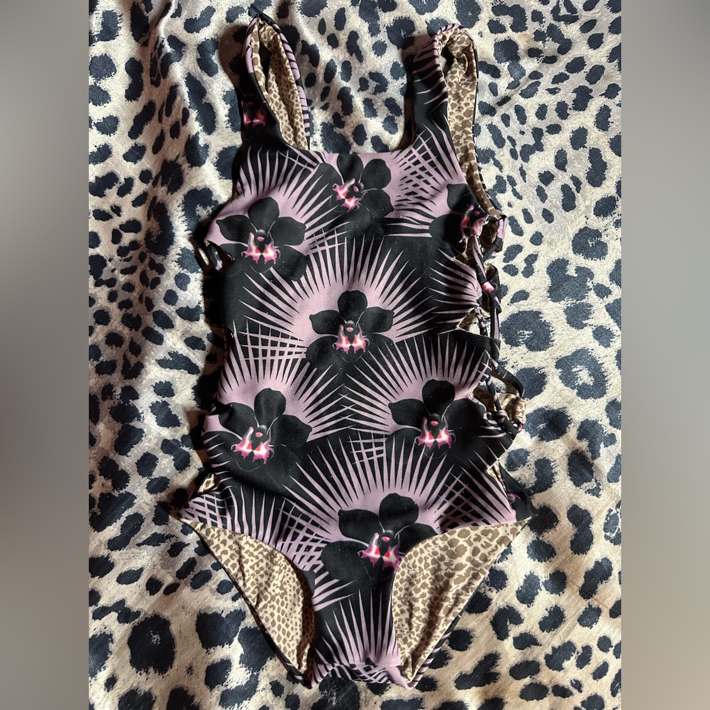 HONEY ACACIA ONE PIECE